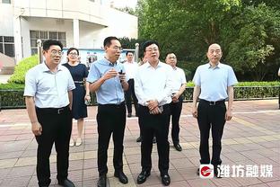 ?看看谁来了！吉鲁、沃尔科特现身观战阿森纳vs利物浦